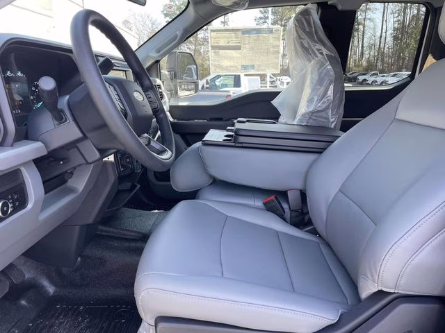 2026 Oxford White Ford Super Duty F-350 SRW XL 4X4 Chassis