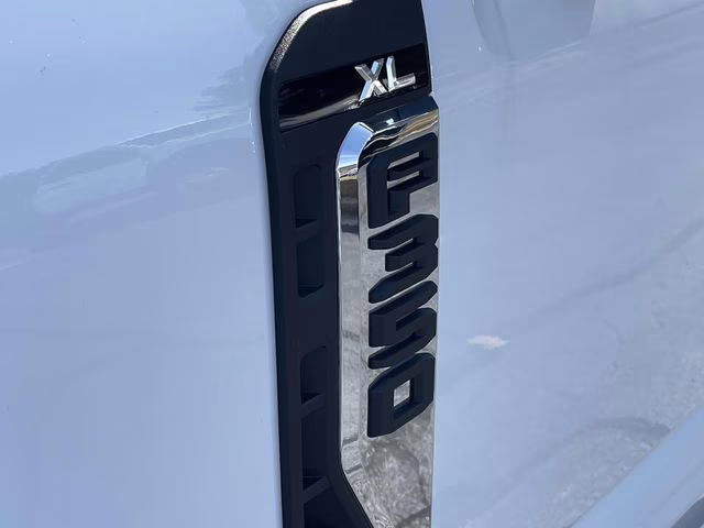 2026 Oxford White Ford Super Duty F-350 SRW XL 4X4 Chassis
