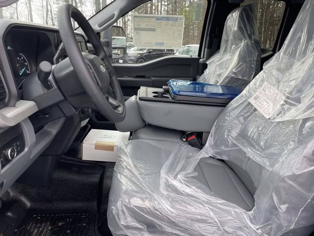 2026 Oxford White Ford Super Duty F-350 SRW XL 4X4 Chassis