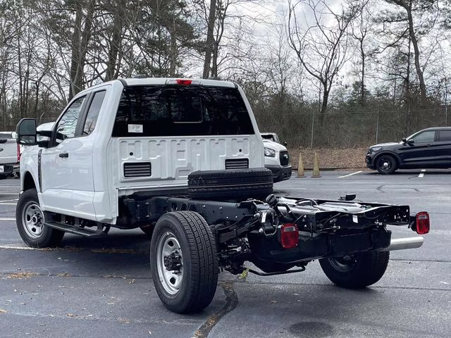 2026 Oxford White Ford Super Duty F-350 SRW XL 4X4 Chassis