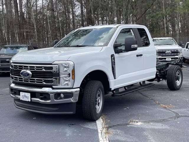 2026 Oxford White Ford Super Duty F-350 SRW XL 4X4 Chassis