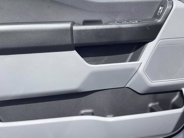 2026 Oxford White Ford Super Duty F-350 SRW XL 4X4 Chassis