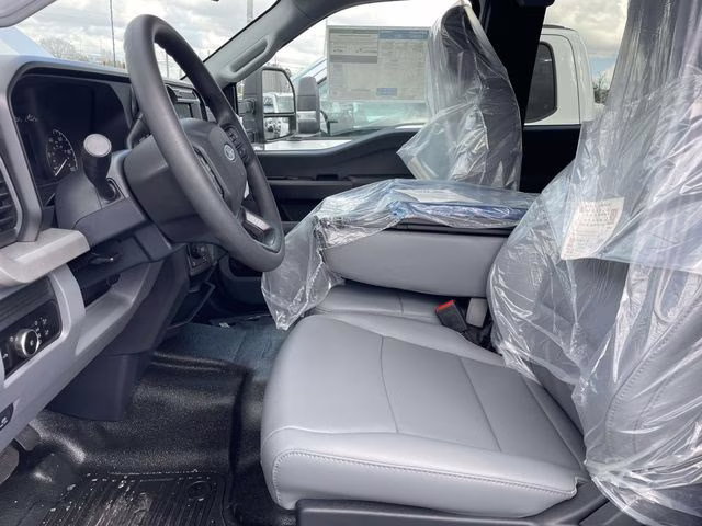 2026 Oxford White Ford Super Duty F-350 SRW XL 4X4 Chassis