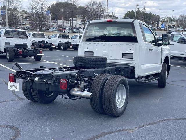 2026 Oxford White Ford Super Duty F-350 SRW XL 4X4 Chassis