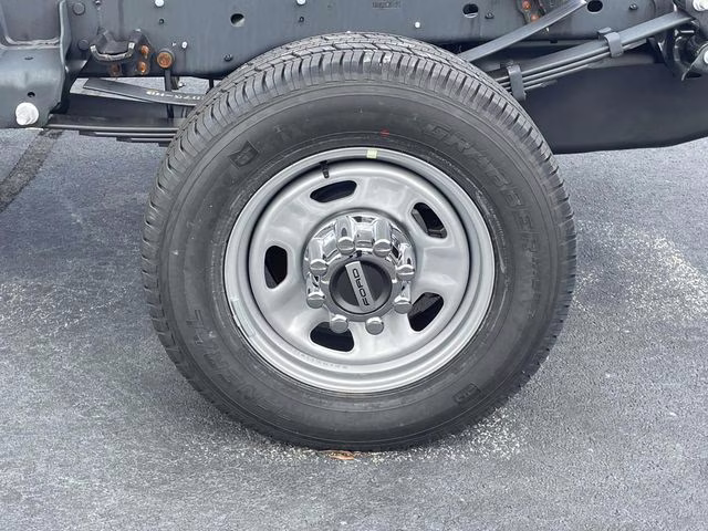 2026 Oxford White Ford Super Duty F-350 SRW XL 4X4 Chassis