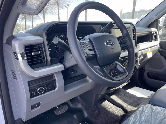 2026 Oxford White Ford Super Duty F-350 SRW XL 4X4 Chassis