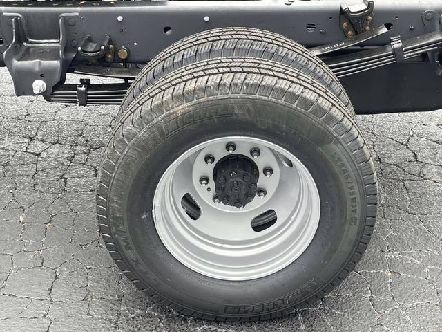 2026 Oxford White Ford Super Duty F-350 DRW XL RWD Chassis