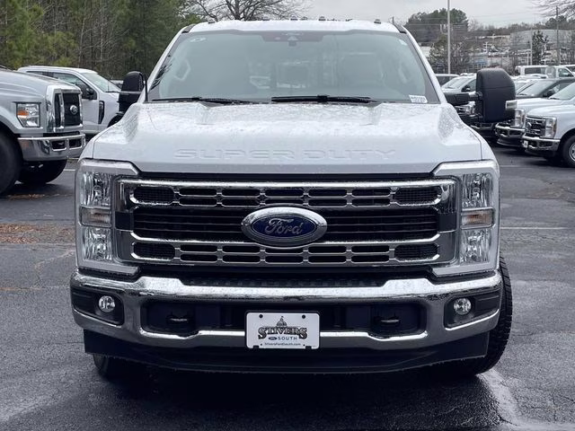 2026 Oxford White Ford Super Duty F-350 DRW XL RWD Chassis