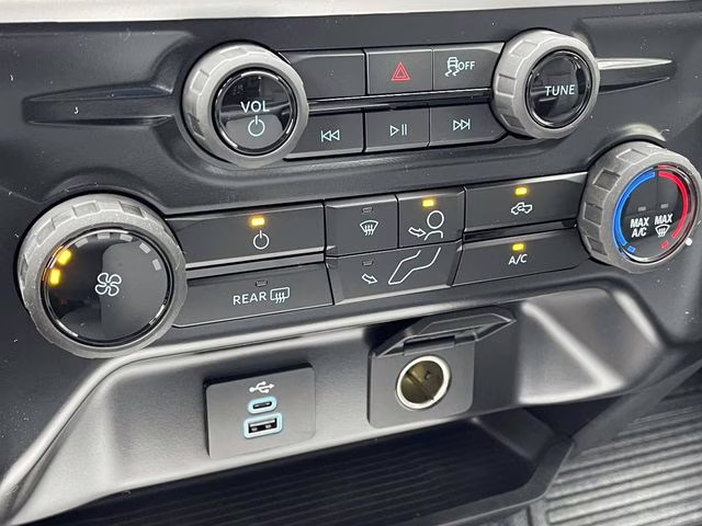 2026 Oxford White Ford Super Duty F-350 DRW XL RWD Chassis