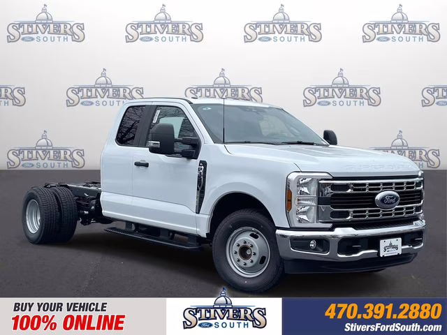2026 Oxford White Ford Super Duty F-350 DRW XL RWD Chassis