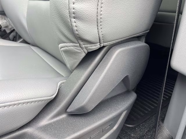 2026 Oxford White Ford Super Duty F-350 DRW XL 4X4 Chassis