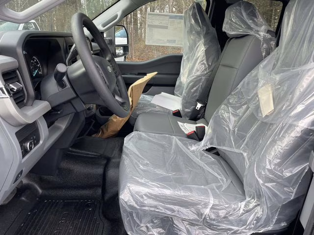 2026 Oxford White Ford Super Duty F-350 DRW XL 4X4 Chassis