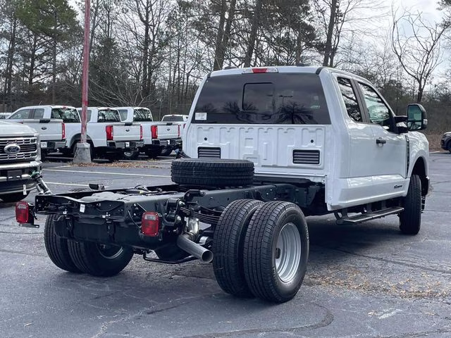 2026 Oxford White Ford Super Duty F-350 DRW XL 4X4 Chassis