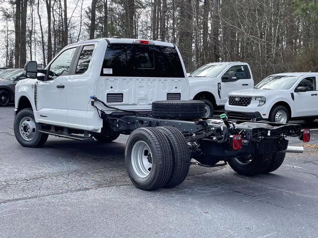 2026 Oxford White Ford Super Duty F-350 DRW XL 4X4 Chassis
