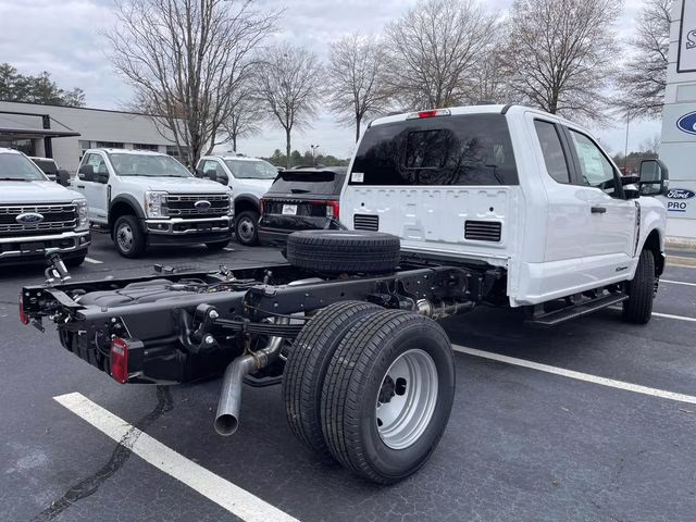 2026 Oxford White Ford Super Duty F-350 DRW XL 4X4 Chassis