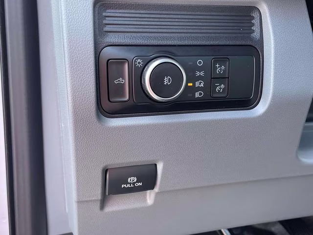 2025 Oxford White Ford Super Duty F-250 SRW XL RWD Truck