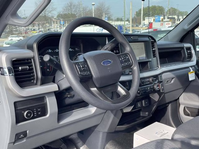 2026 Oxford White Ford Super Duty F-550 DRW XL RWD Chassis