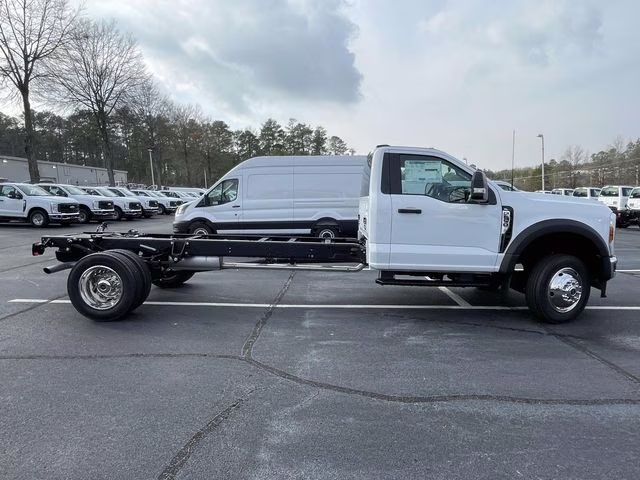 2026 Oxford White Ford Super Duty F-550 DRW XL RWD Chassis