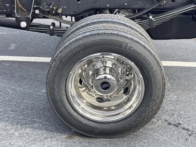 2026 Oxford White Ford Super Duty F-550 DRW XL RWD Chassis