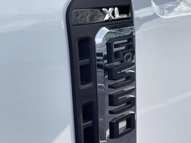 2026 Oxford White Ford Super Duty F-550 DRW XL RWD Chassis