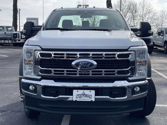 2026 Oxford White Ford Super Duty F-550 DRW XL RWD Chassis