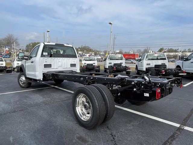 2026 Oxford White Ford Super Duty F-550 DRW XL RWD Chassis