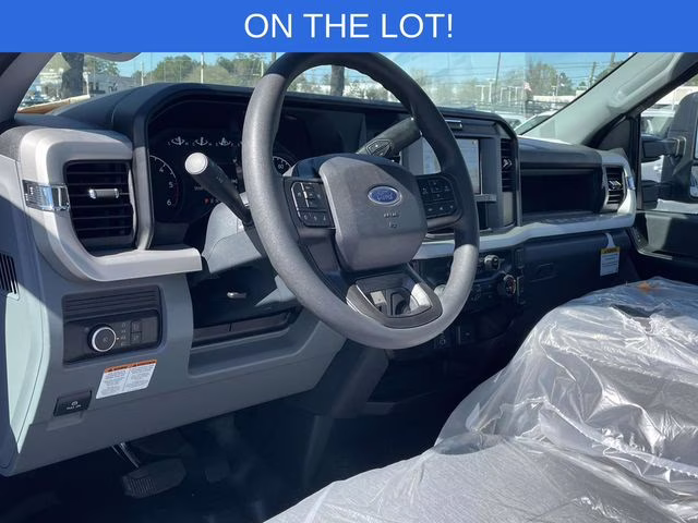 2026 Oxford White Ford Super Duty F-550 DRW XL RWD Chassis