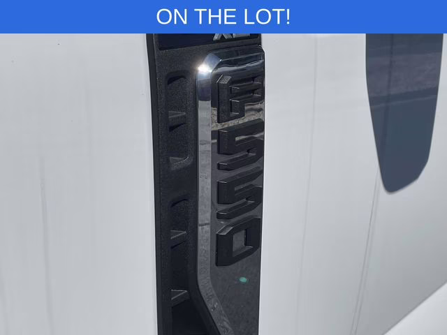 2026 Oxford White Ford Super Duty F-550 DRW XL RWD Chassis