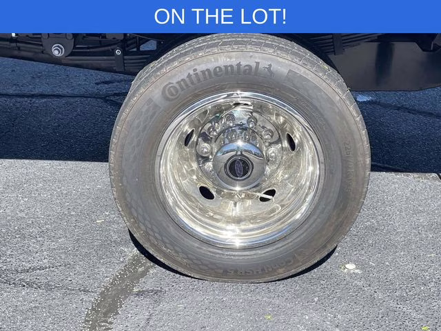 2026 Oxford White Ford Super Duty F-550 DRW XL RWD Chassis