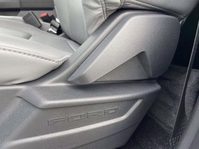 2026 Oxford White Ford Super Duty F-550 DRW XL RWD Chassis