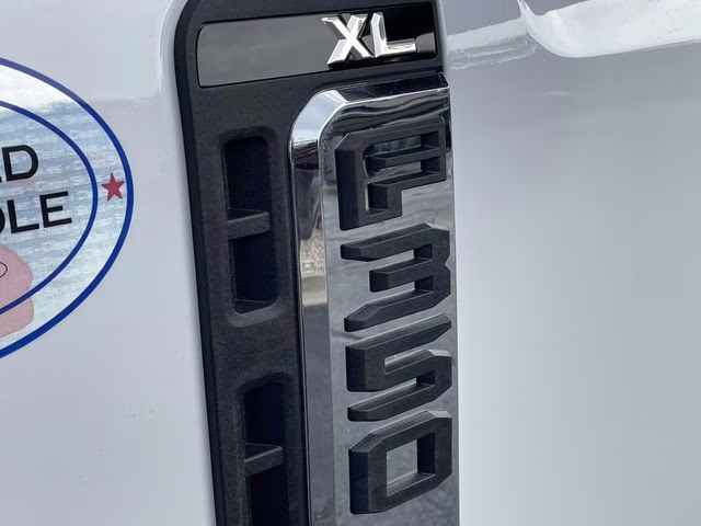 2026 Oxford White Ford Super Duty F-550 DRW XL RWD Chassis