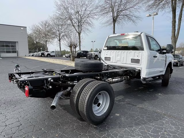 2026 Oxford White Ford Super Duty F-550 DRW XL RWD Chassis