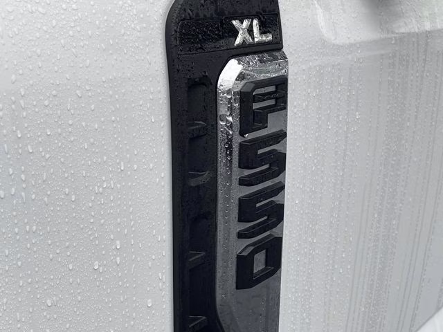 2026 Oxford White Ford Super Duty F-550 DRW XL 4X4 Chassis