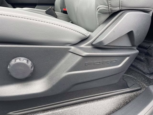 2026 Oxford White Ford Super Duty F-550 DRW XL 4X4 Chassis