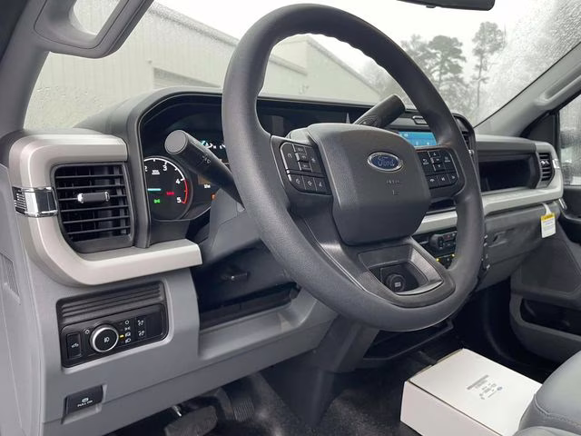 2026 Oxford White Ford Super Duty F-550 DRW XL 4X4 Chassis