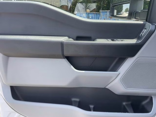 2025 Oxford White Ford F-600SD XL 4X4 Chassis