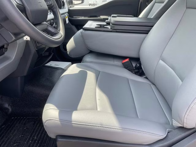 2025 Oxford White Ford F-600SD XL 4X4 Chassis