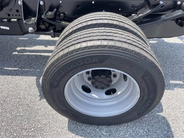 2025 Oxford White Ford F-600SD XL 4X4 Chassis