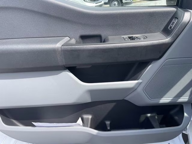 2025 Oxford White Ford F-600SD XL 4X4 Chassis