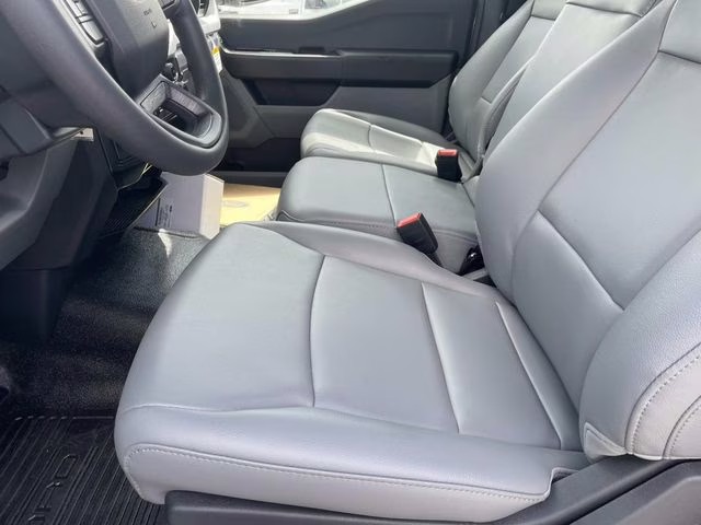 2025 Oxford White Ford F-600SD XL 4X4 Chassis