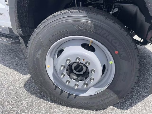 2025 Oxford White Ford F-600SD XL 4X4 Chassis