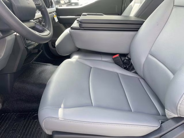 2025 Oxford White Ford F-600SD XL 4X4 Chassis