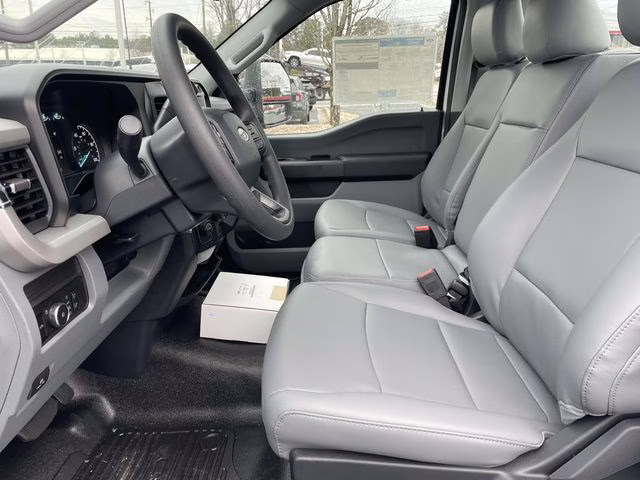 2026 Oxford White Ford Super Duty F-350 SRW XL RWD Chassis