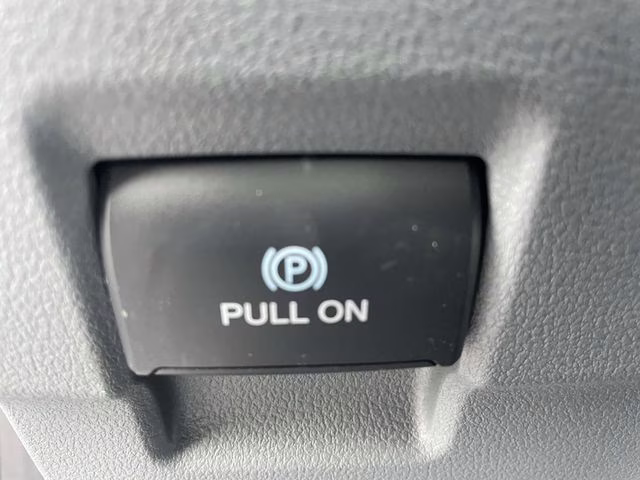 2026 Oxford White Ford Super Duty F-350 SRW XL RWD Chassis