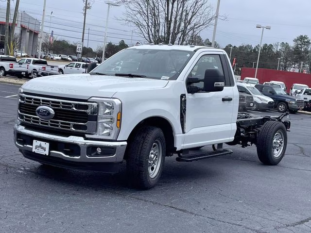 2026 Oxford White Ford Super Duty F-350 SRW XL RWD Chassis