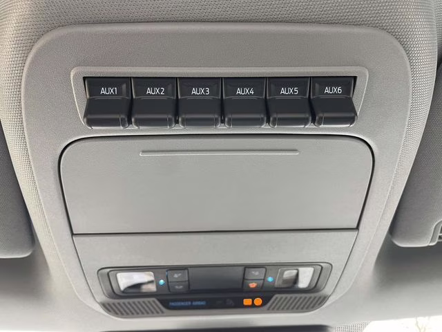 2026 Oxford White Ford Super Duty F-350 SRW XL RWD Chassis