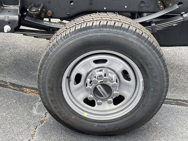 2026 Oxford White Ford Super Duty F-350 SRW XL 4X4 Chassis