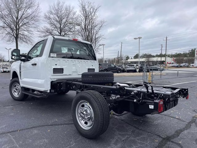 2026 Oxford White Ford Super Duty F-350 SRW XL 4X4 Chassis
