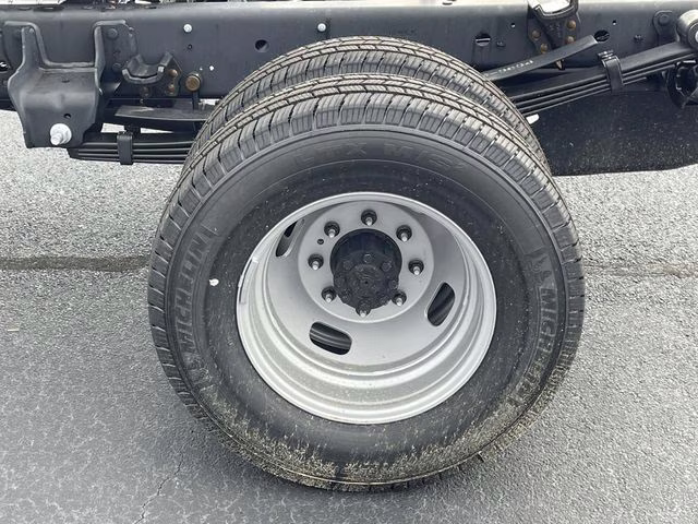 2026 Oxford White Ford Super Duty F-350 DRW XL RWD Chassis