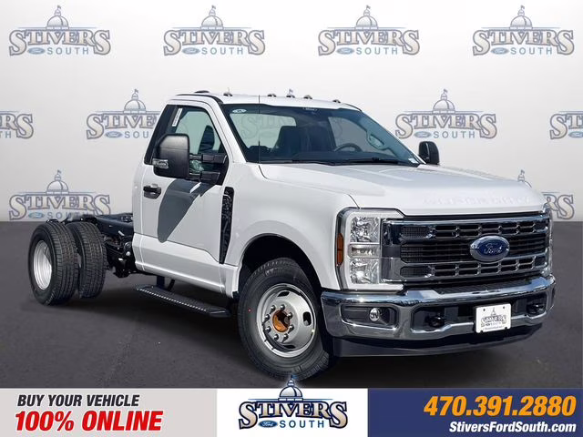 2026 Oxford White Ford Super Duty F-350 DRW XL RWD Chassis